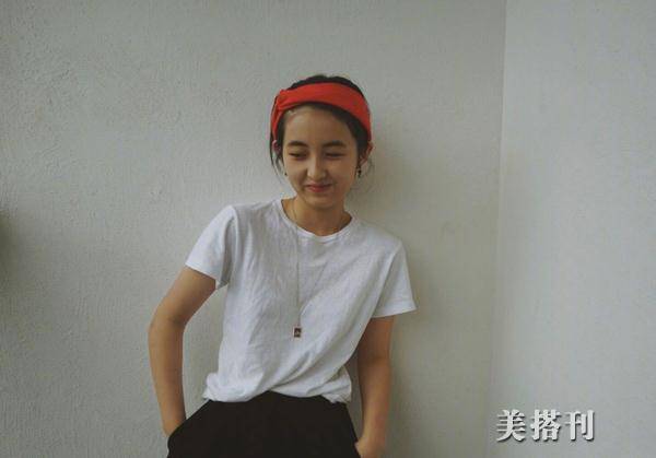 演技 太乖了吧！张子枫渔夫帽机场被粉丝吓懵，憨笑签名乖巧等助理救援