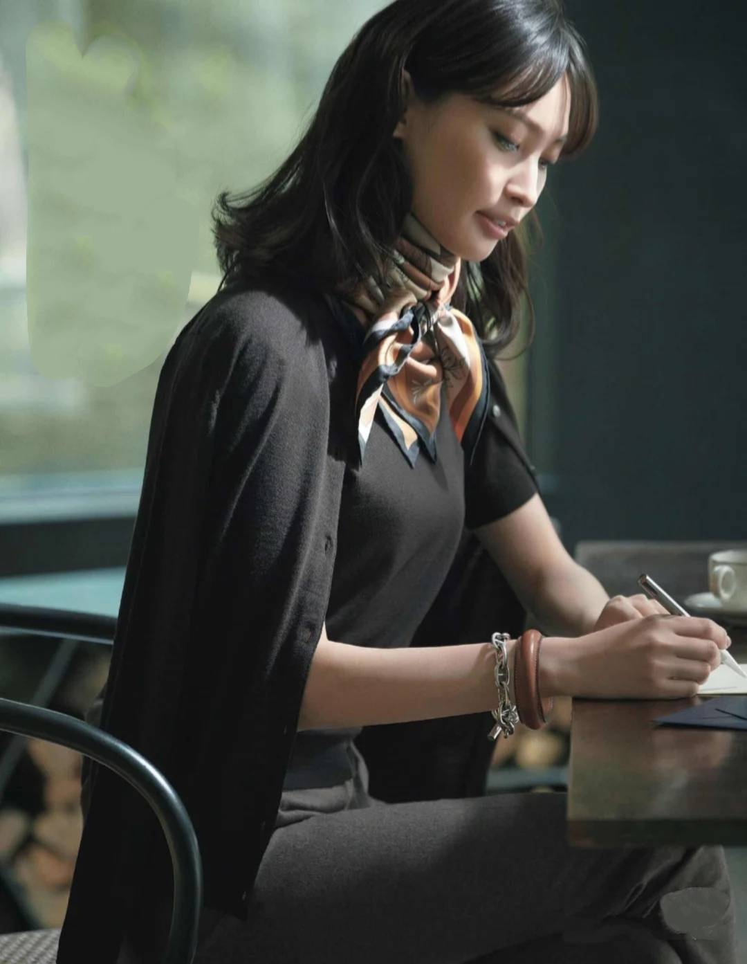 黑色 日本“大女人”穿衣经来袭,简约知性又大气,承包你冬季的时髦