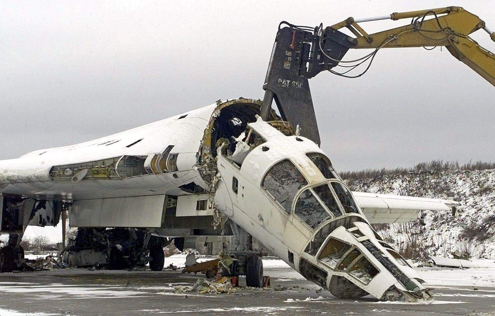 Tu-160 in Destruction