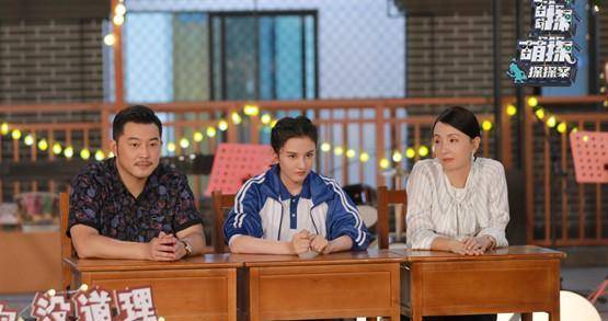 身材 陶虹年后机场首秀,穿风衣喝咖啡助理推行李,打扮土味身材超抢镜