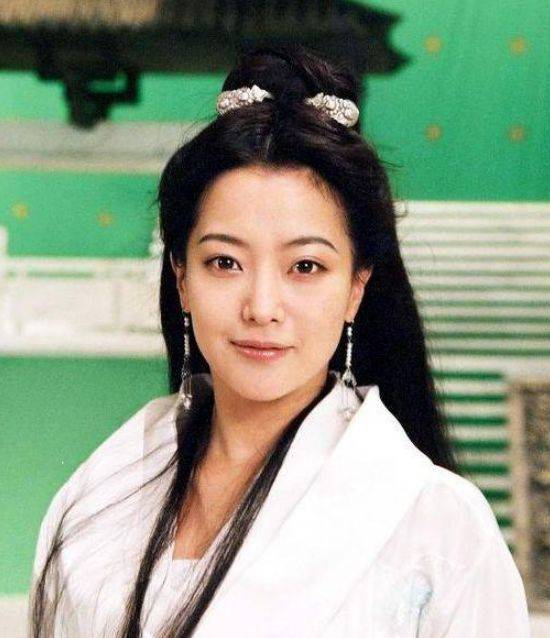 老公韩国第一美女金喜善，女儿太丑被骂整容，现在此般模样