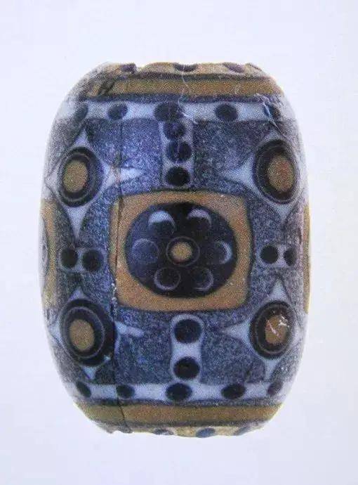 2011年安徽当涂发现越国贵族墓内的蜻蜓眼:春秋战国