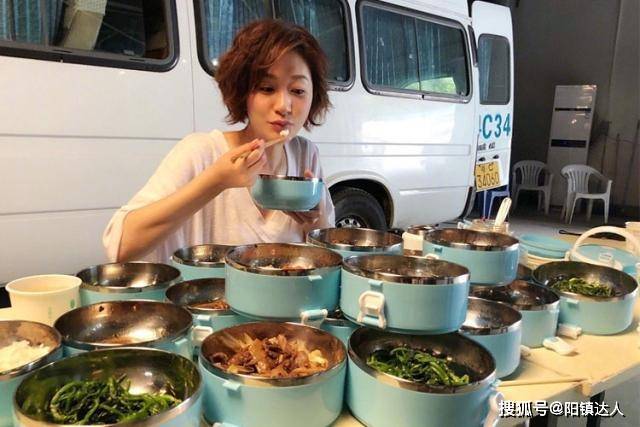 卷发不管多大年纪女人，别被这3款短发“迷惑”，显老气有大妈既视感