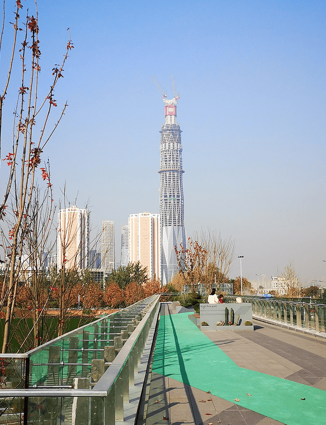 成都第一高樓綠地蜀峰468即將封頂一睹最新實景圖