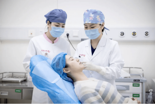 医学西安国际医学中心副主任徐薇 你有“容貌焦虑”?是谁“偷偷”定义了美