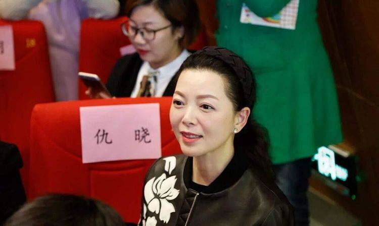 分手之后仇晓也结婚了,据说嫁入了一豪门,婚后生了一个儿子,之后仇晓