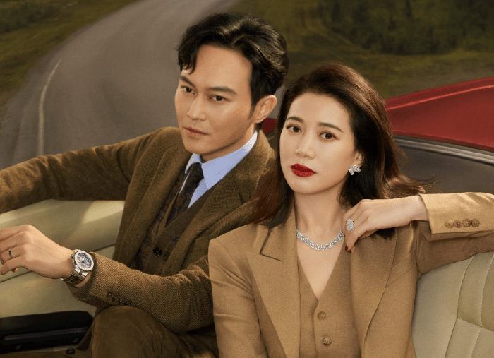 张智霖夫妇芭莎照片好甜两人相互依靠很默契开启老夫老妻模式