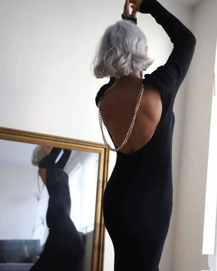 大嫂 下周穿什么 | 大嫂实力演绎，露腿的冬季穿搭都是耍流氓