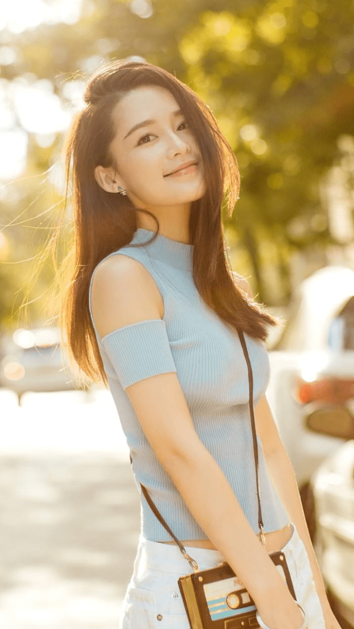 方脸别再削尖骨头动脸了,这5位女星告诉你,方脸才大气耐看且抗老