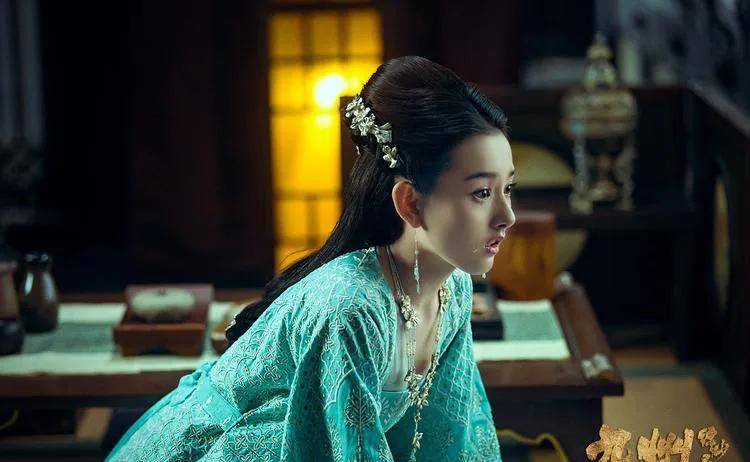 职场|《盛装》热播，剧中六位女星，个个风姿绰约气质脱俗，你喜欢谁