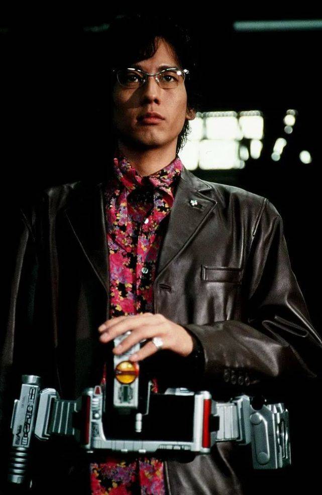 一,假面骑士faiz:赤井,琢磨逸郎