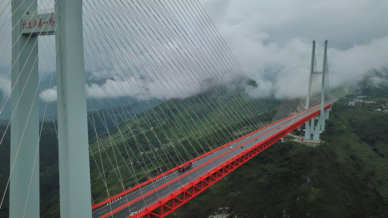 中国北盘江大桥,高度相当于200层楼房,建造难度有多大?