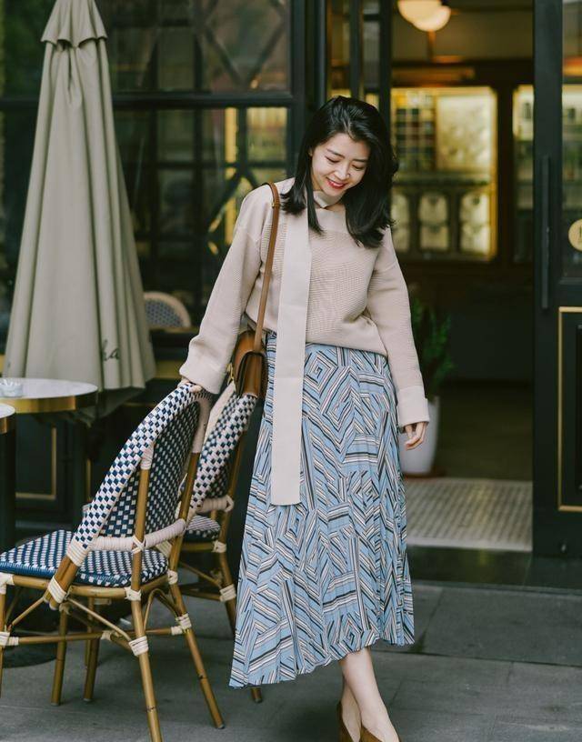 大腿 有一种优雅大方的美叫:三木穿“膝下裙”,35岁左右的女人快收藏