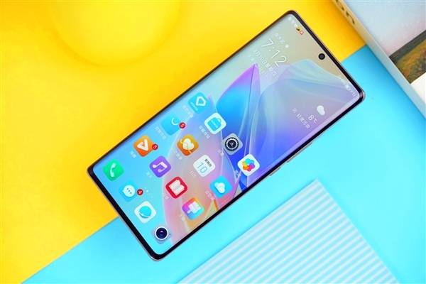 上市|荣耀60 SE新品上市直播 丁笑滢与张嘉豪直播间精彩互动助力新品