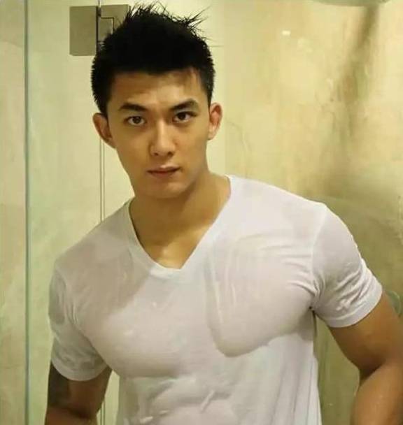 撞脸黄景瑜,腹肌人鱼线帅气逼人,堪称魅力型男拳击那点事·今天 00:00