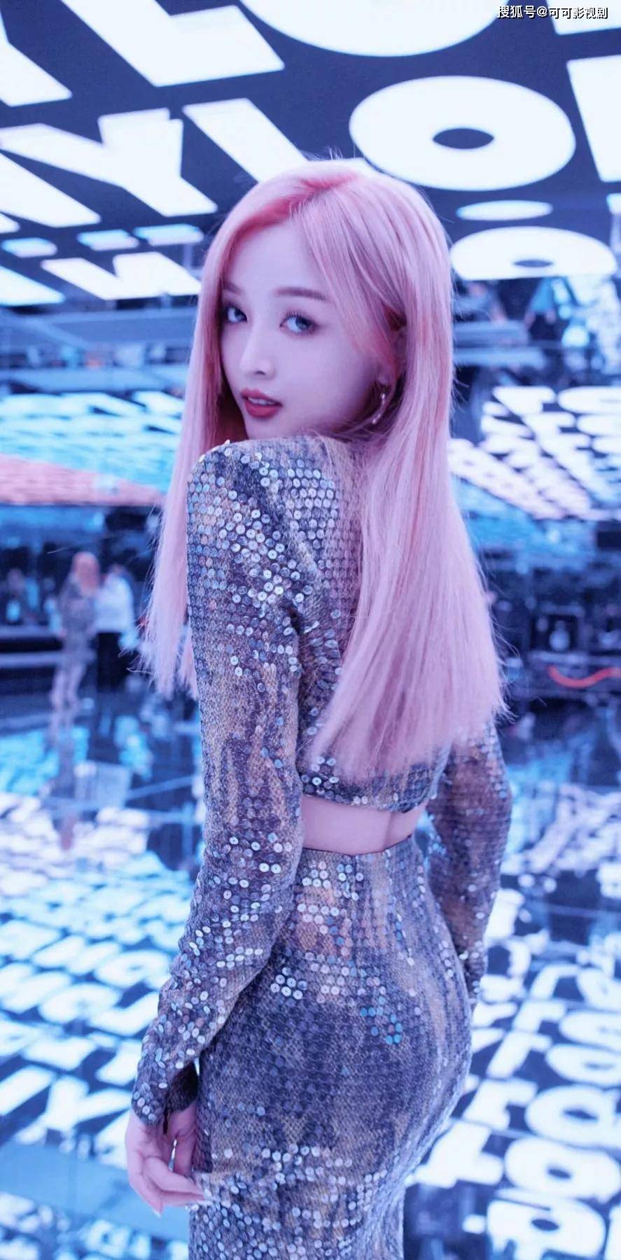 美女明星吴宣仪高清壁纸写真,肤白貌美,楚楚动人_宇宙少女_公益_火箭