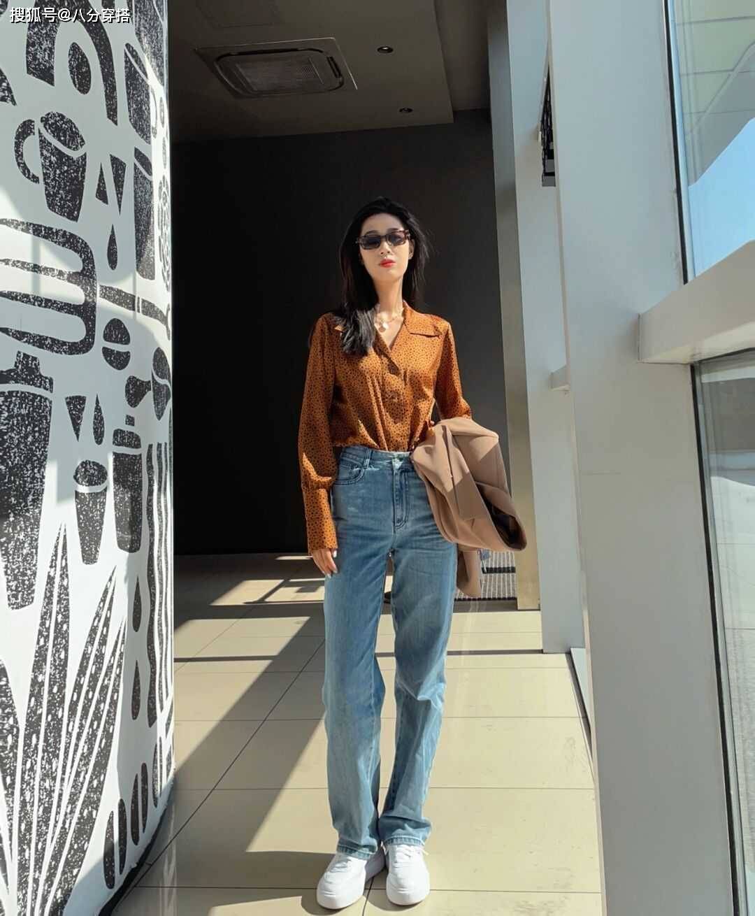 黑色 上衣同色叠搭到底有多美？看完这四套穿搭就懂了，高级优雅