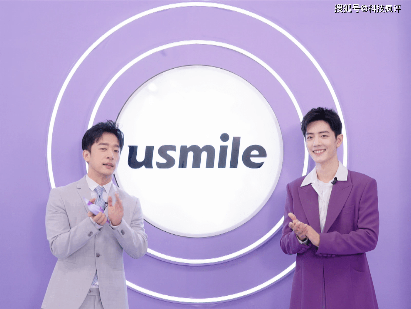 肖战亮相usmile F1发布会,美好未来笑着见