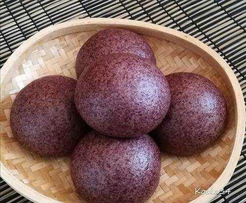 这次做馒头用的是黑米,是黑米,不是黑糯米.