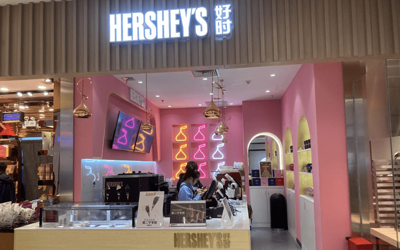 撤退风波未平好时又跟甜品店加盟商杠上了