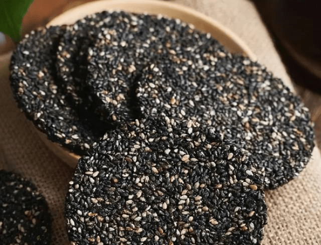 因为|春节将至，这5种小零食赶快囤起来，好吃又营养，全家人都可以吃