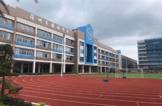 在有些地区,民办高中的升学率比较高,而他们也是抓住了升学率高的这一