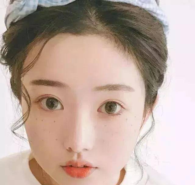 曲线林依晨现在这个认不出的脸，代表了可爱风妹子衰老后的普遍样子？
