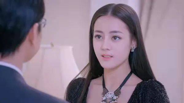 因为当淡颜女神遇上浓颜美人，谁更美？7组女星对比强烈