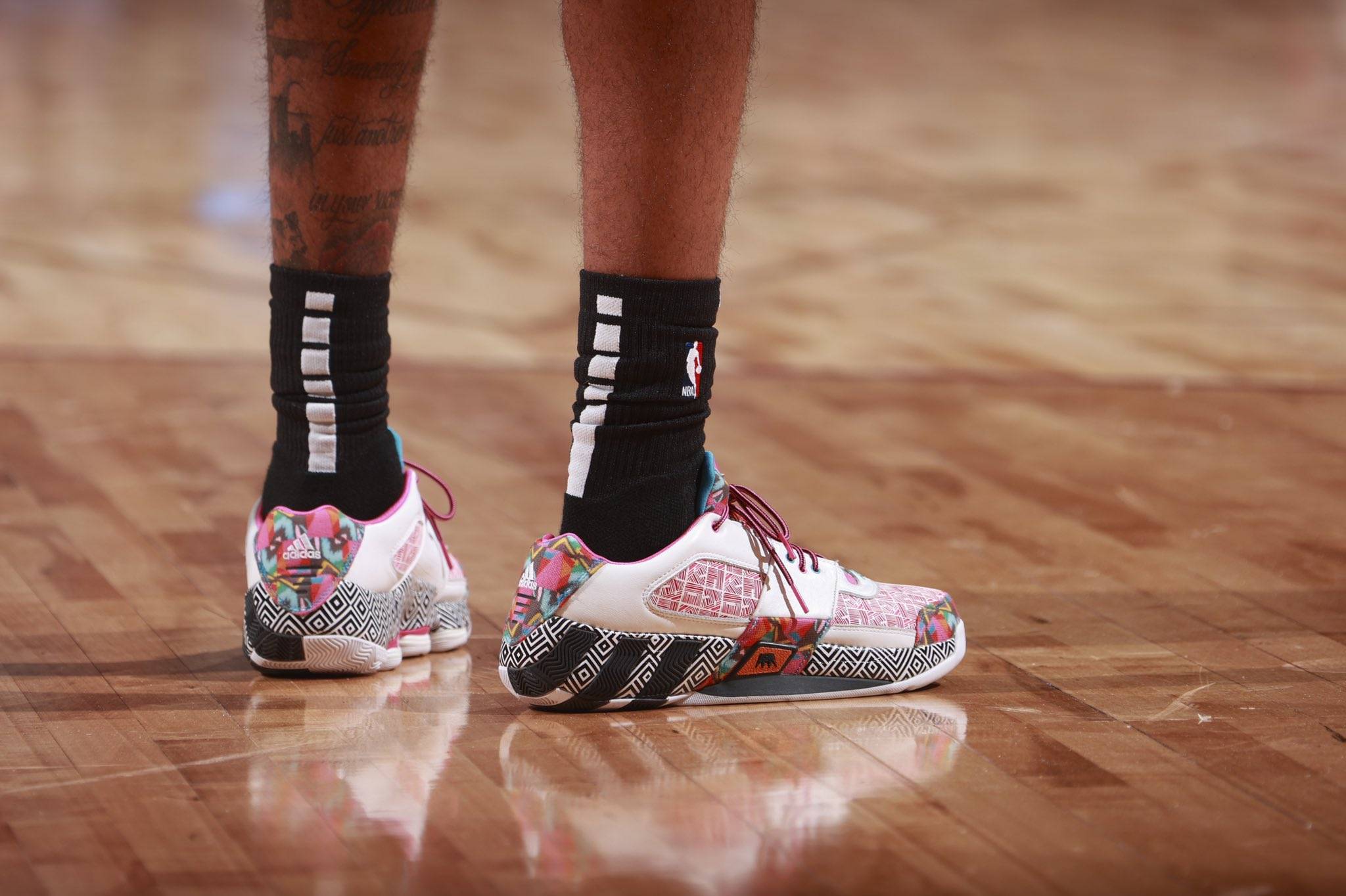 原创2月19日nba球鞋上脚阿里纳斯签名鞋重出江湖伦纳德二代曝光