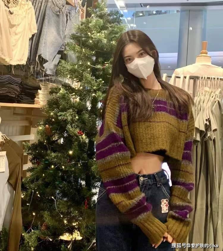 整体 天气冷也可以“辣妹穿搭”，不需要露，一件毛衣就搞定