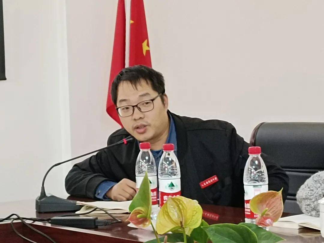 罗浮中学校长唐海琼,副校长陈骁,政教处主任胡典,教研处主任李忠键等