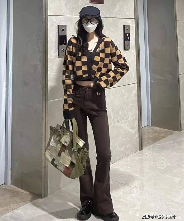 整体 天气冷也可以“辣妹穿搭”，不需要露，一件毛衣就搞定