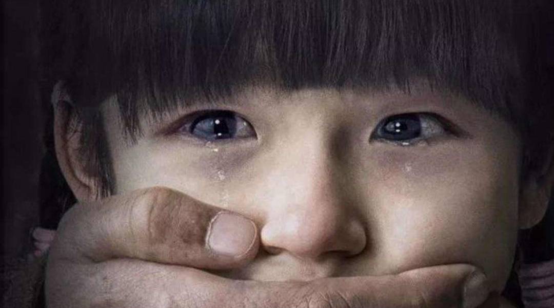 亲戚|被拐走十年的女儿突然回家，邻居都来道喜，爸妈却偷偷去报了警