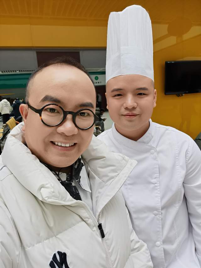 脸盆哥精彩亮相天津卫视跨时代战书,与演员曹颖合作