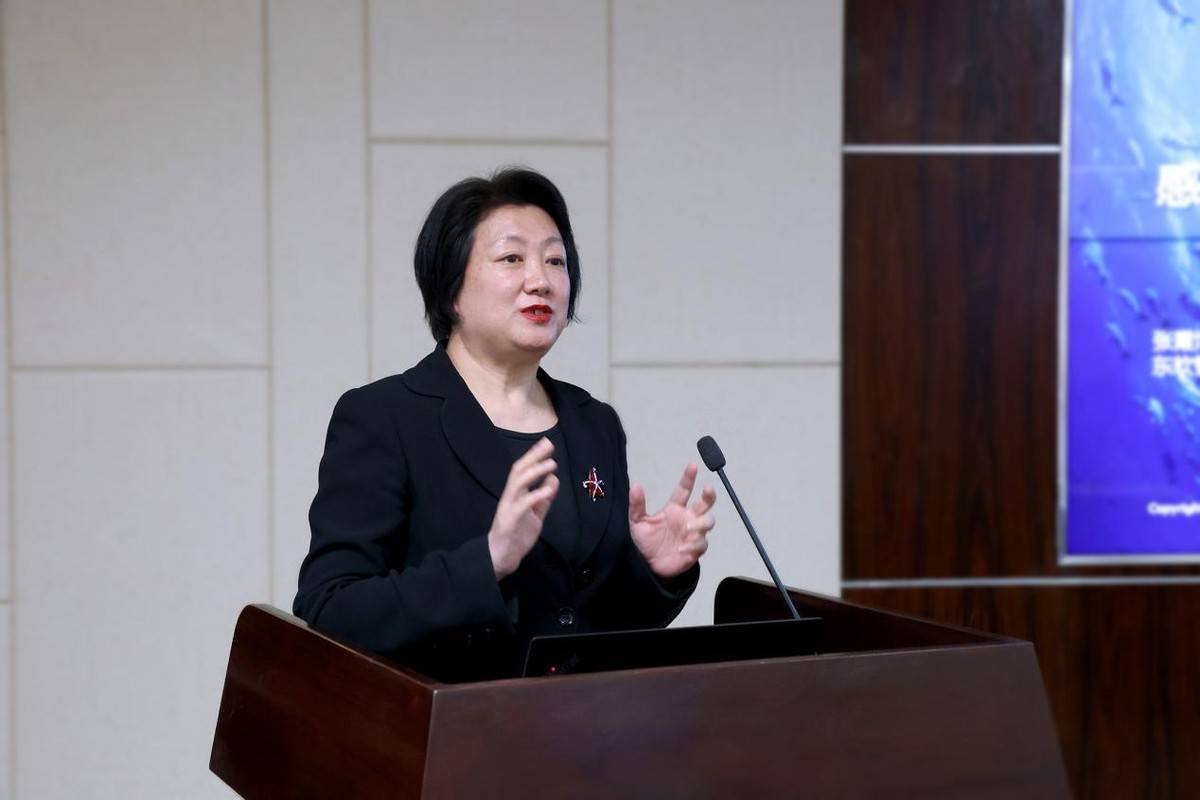 (东软智能医疗研究院院长张霞博士,介绍公司用ai技术赋能临床科研的