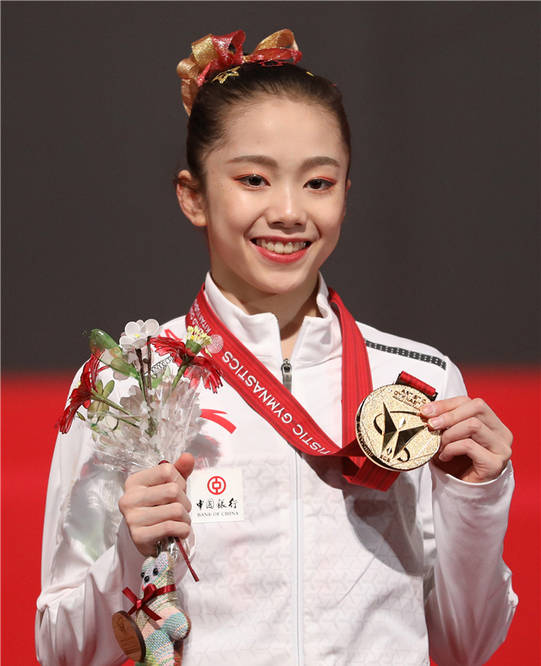 中国体操出了位美女冠军甜美似佟丽娅更像钢琴家郎朗美妻吉娜