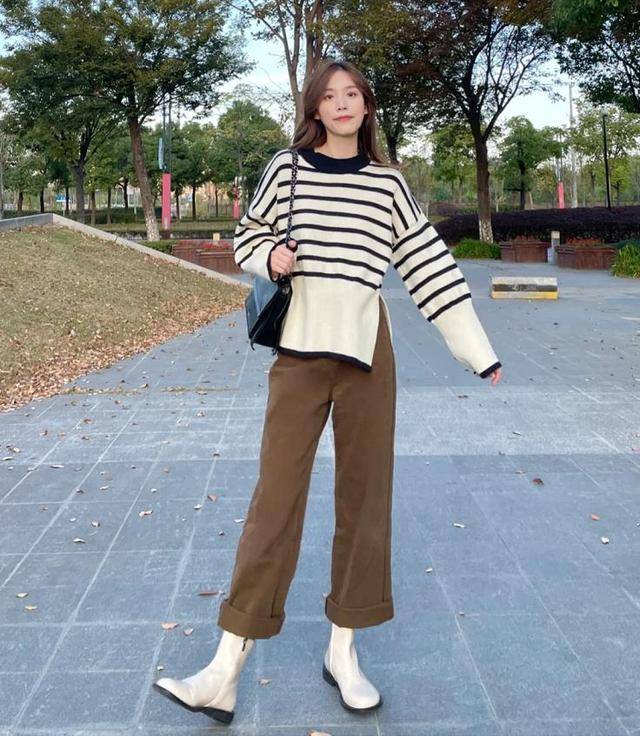 黑色 冬季穿毛衣该搭什么鞋子？试试这几双短靴，时尚又好看