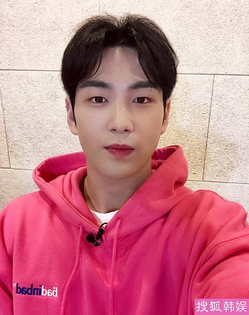 专访姜东昊:变身美食博主吃播麻辣烫 现场连线成员崔珉起可爱互动