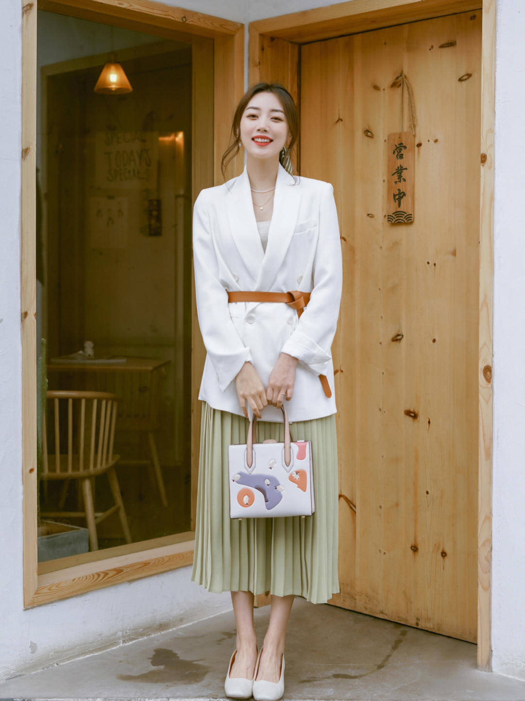 显得 黑白西装别乱穿,春天建议这样搭配,轻松打造非凡魅力