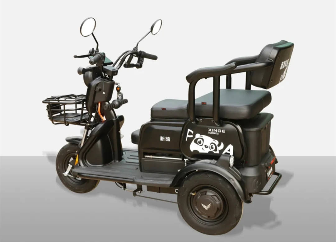 新鸽豪迈m11c电动三轮车评测小巧车身可载2人续航100公里