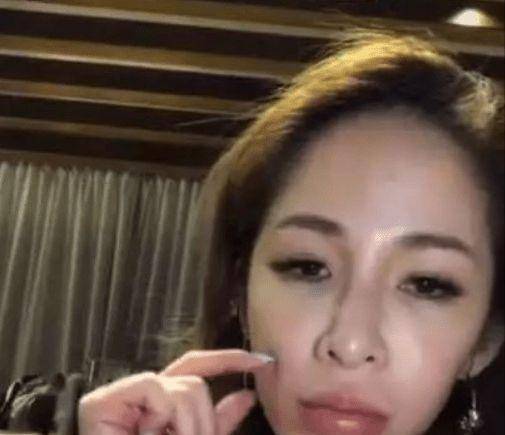 欧美厚谁说薄唇是刻薄相？她们明明就还原了“樱唇初绽”的古典美