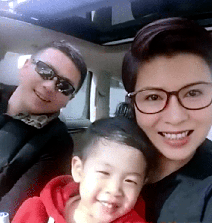 著名歌手杭天琪敢爱敢恨再婚后为小丈夫冒险生儿子