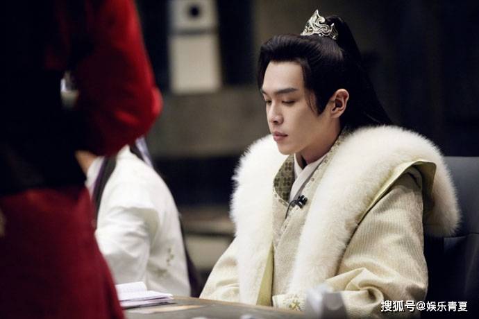 角色|大侦探“醉仙楼老板”张若昀，乔振宇红装潇洒惊艳，王鸥似画中人