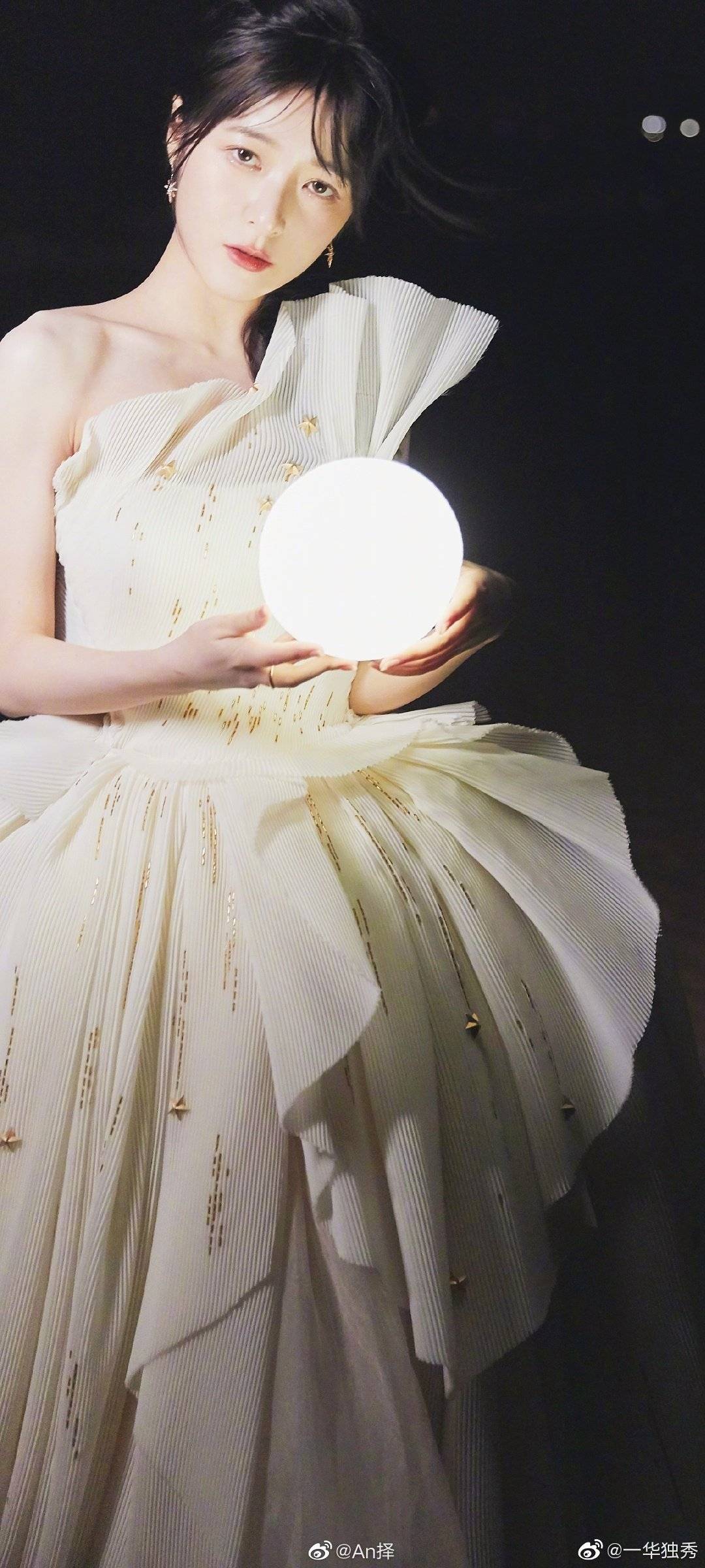 周星驰|“假小子”徐娇已长成漂亮大姑娘，背靠干爹周星驰星路顺途