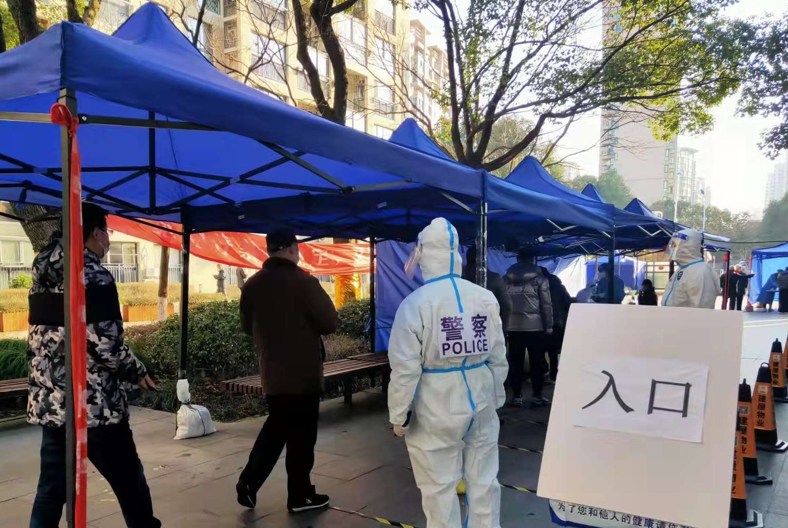 小区封控无法返岗苏州园区阳澄湖半岛派出所民警徐伟就地抗疫成