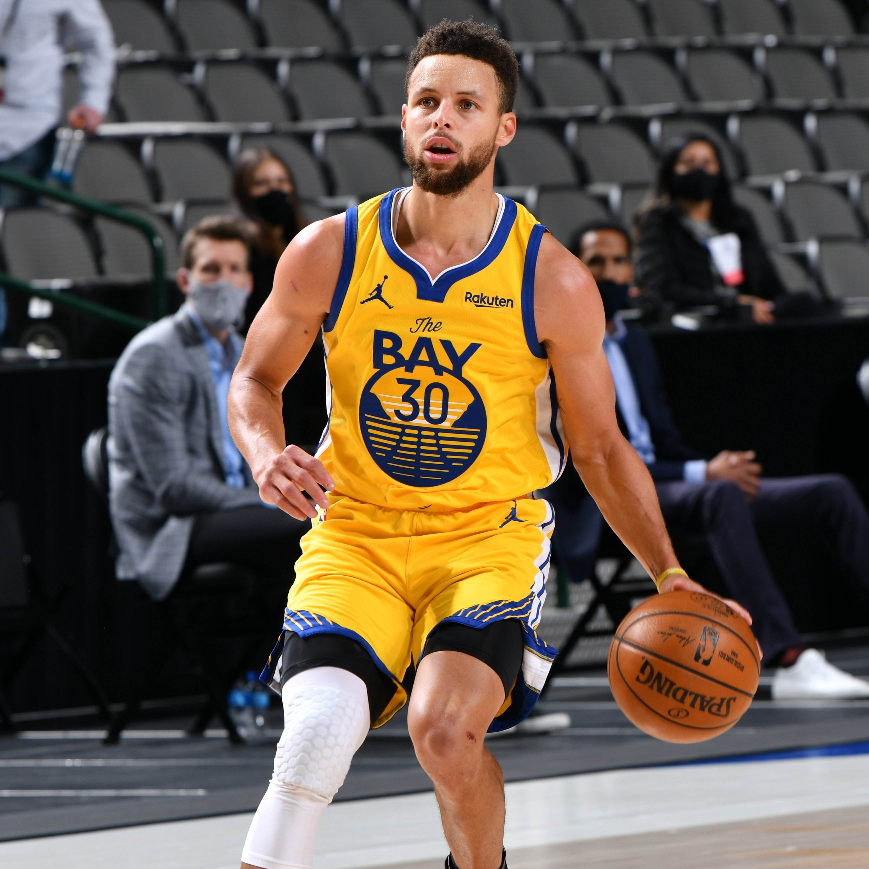 杜兰特:第14名(2020年),第12名(2022年),上升2位;库里:第13名(2020年)