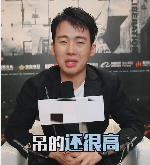 郭麒麟称拍戏在10米高空吊威亚6小时石灰碎土往身上砸