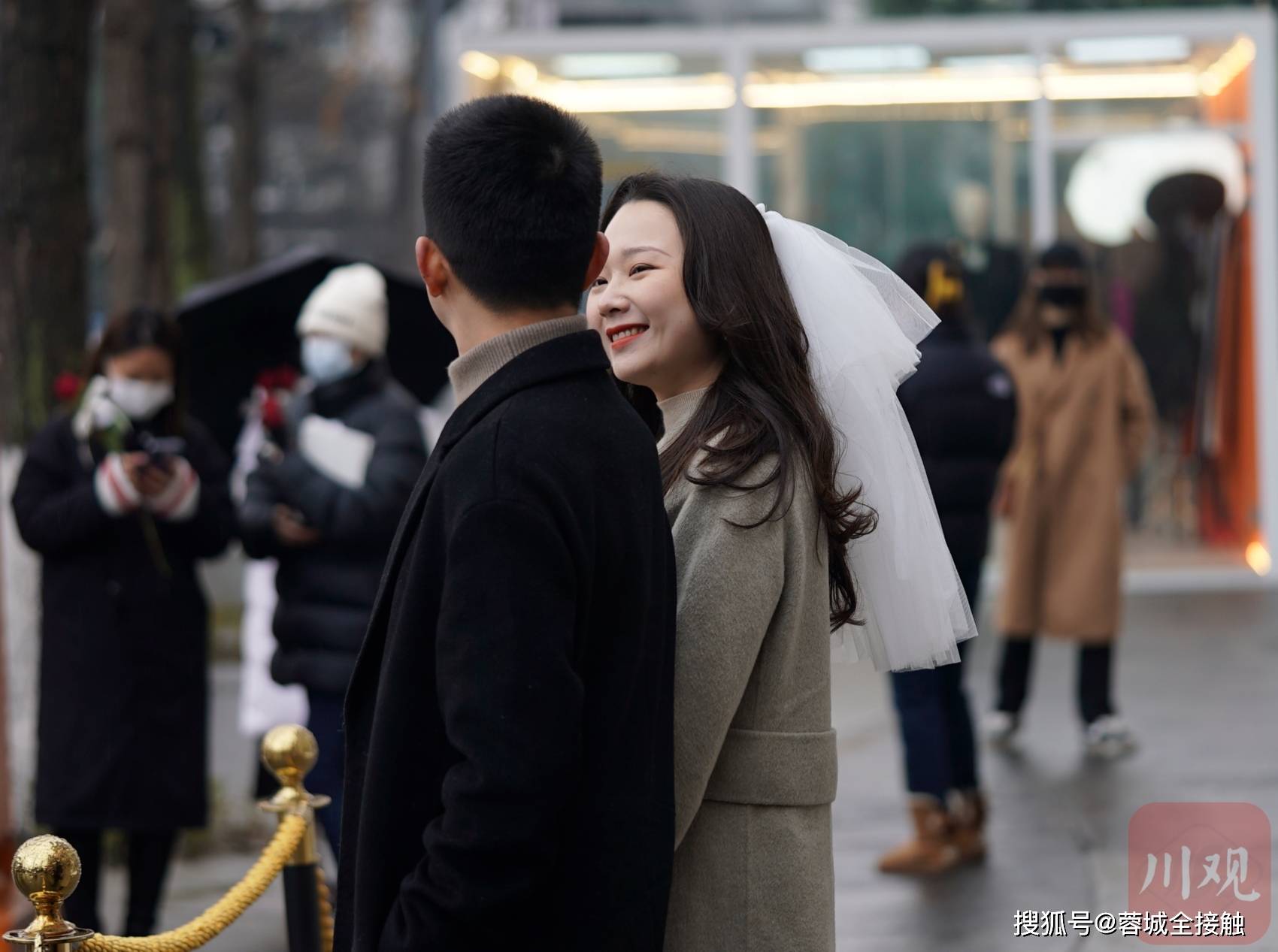 史上最"爱"的日子 成都市民登记结婚迎高峰_新人_结婚证_何海洋