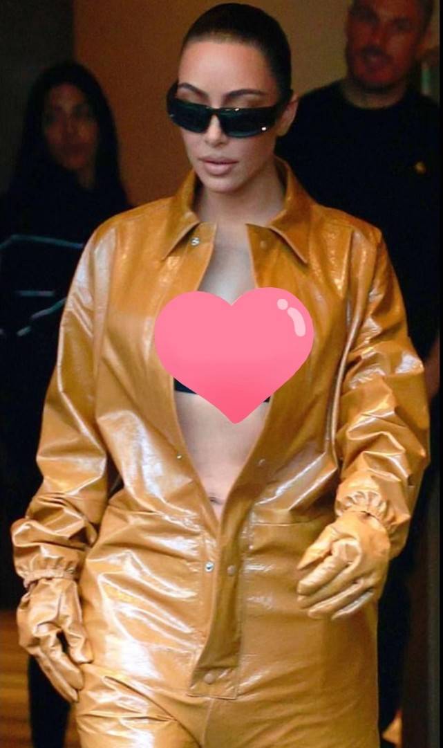 卡戴珊 坎爷前任与卡戴珊同台！柳烟橙皮衣+猫女妆超吸睛，身材比金姐好