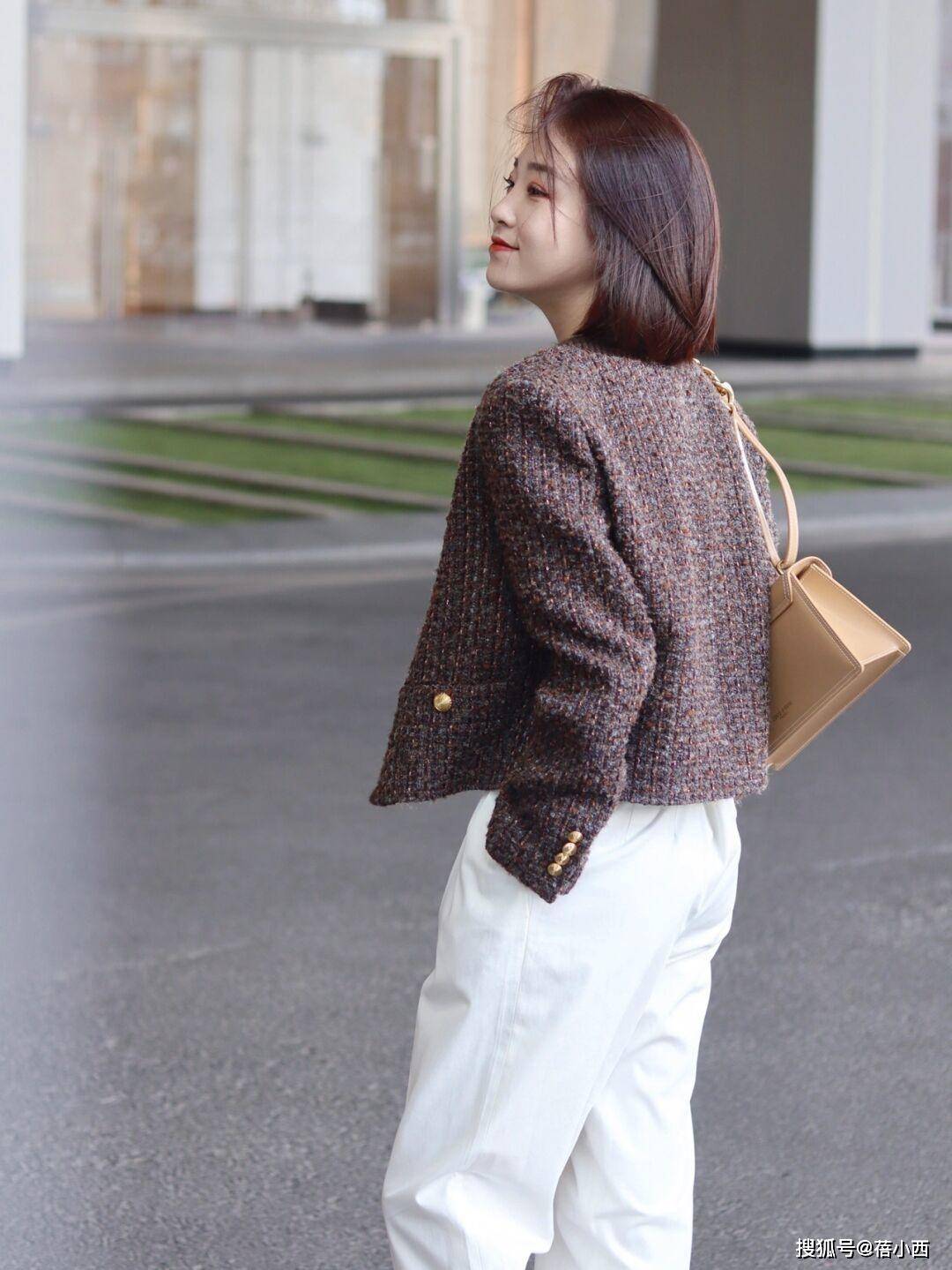 颜色 春天高级感小香风外套搭配长啥样?学会这些造型,赢得体面优雅